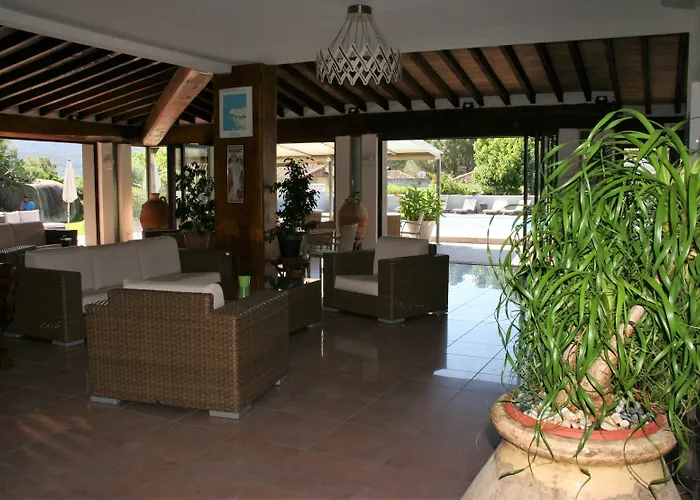 אתר נופש Marina Village