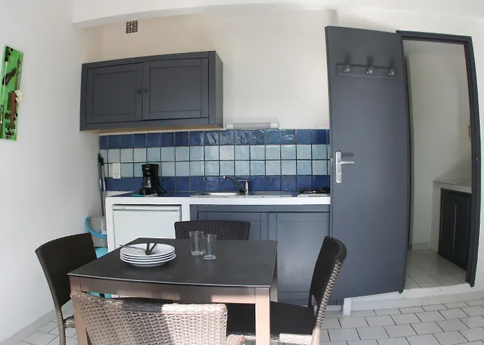 אתר נופש Marina Village