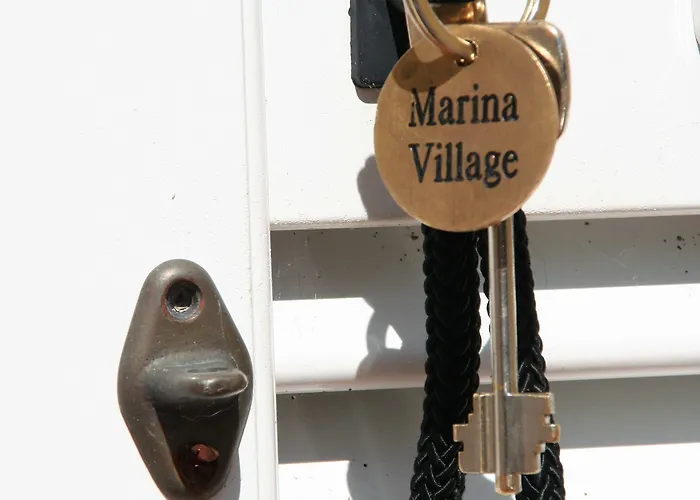 אתר נופש Marina Village פורטו-וישיו